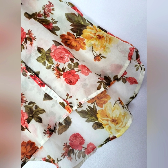 Floral blouse lightweight Sheer - Picture 4 of 5